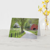 赤い納屋および農場はベルリン、オハイオ州の近くで収容します カード (黄色い花)