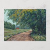 赤い納屋と木々の風光明媚な田舎道 ポストカード (正面)