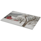 赤い納屋の上の新雪 カッティングボード (角)