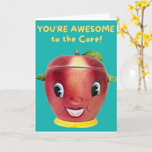 赤い素晴らしりんごの大きな目を丸める カード (黄色い花)