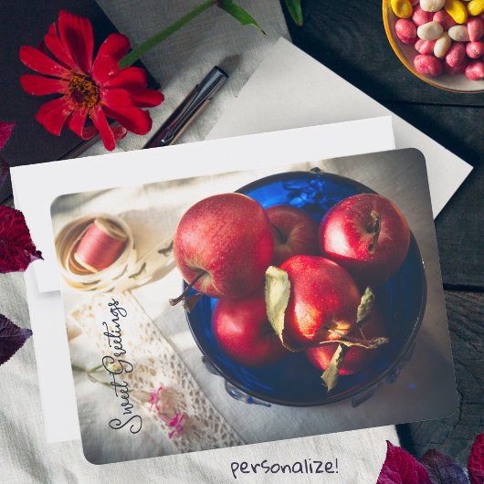 赤い素朴りんご、花、リボン シーズンカード