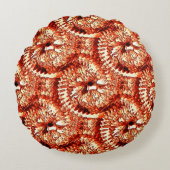 赤い素朴サンゴのロゼットを刻んだ反復 ラウンドクッション (正面)