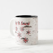 赤い素朴バッファロープレイドスノーフレークオン樺の木 ツートーンマグカップ (正面左)