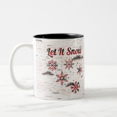 赤い素朴バッファロープレイドスノーフレークオン樺の木 ツートーンマグカップ (左)