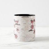 赤い素朴バッファロープレイドスノーフレークオン樺の木 ツートーンマグカップ (中央)