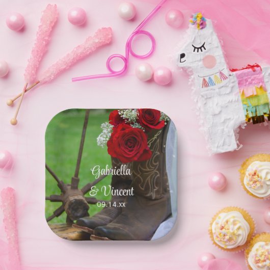 赤い素朴バラとカウボーイブーツ西結婚の ペーパープレート (パーティー)