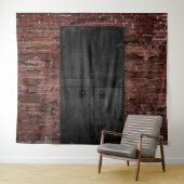 赤い素朴レンガの黒いドアのパーティー背景 タペストリー (インサイチュ(横))