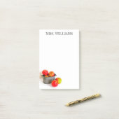 赤い素朴Apple Bucket先生名4 x 6 ポストイット (デスク上)