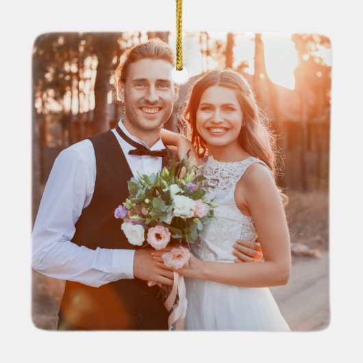 赤い結婚したバメリーンの初めてのクリスマス写真 セラミックオーナメント (裏面)