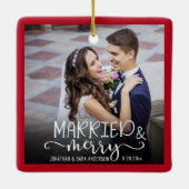 赤い結婚した新メリー婚の写真の休日 セラミックオーナメント (裏面)