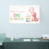 赤い絵を描恐竜One A Saurus誕生日 横断幕 (トレードショー)