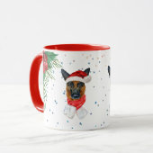 赤い緑かわいいドイツの羊飼い犬のクリスマス マグカップ (正面左)