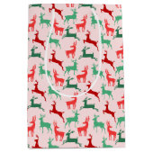 赤い緑のクリスマストナカイ模様ピンク ミディアムペーパーバッグ (正面)