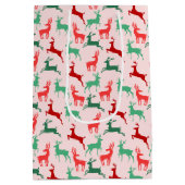 赤い緑のクリスマストナカイ模様ピンク ミディアムペーパーバッグ (裏面)