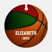 赤い緑のチームカラーズガールズバスバスケットボール メタルオーナメント (裏面)