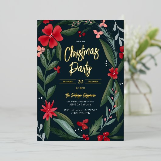 赤い緑のフローラリースパターンクリスマス 箔招待状 (立ち正面)