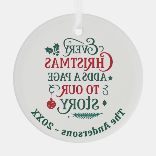 赤い緑の私たちの物語タイポグラフィクリスマス ガラスオーナメント (裏面)