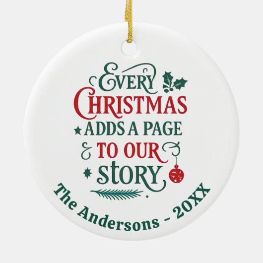 赤い緑の私たちの物語タイポグラフィクリスマス セラミックオーナメント (裏面)