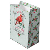 赤い聖降誕祭の鳥 – 私たちは聖降誕祭の陽気なツイートをする ミディアムペーパーバッグ (裏面アングル)