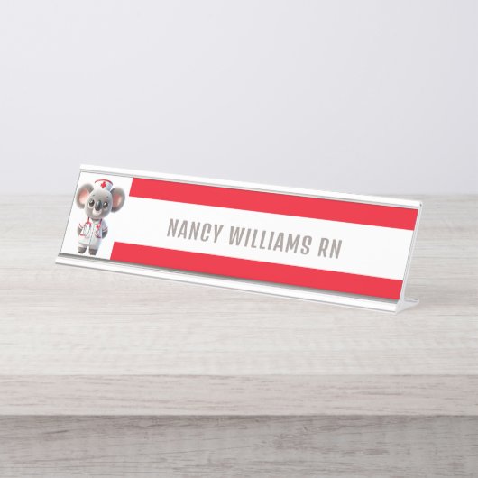 赤い聴診器を持つ可愛いコアラナース デスクネームプレート (正面)