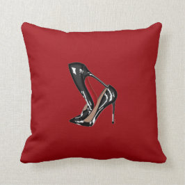 赤い背景と積み重なるLOUBOUTIN クッション