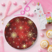 赤い背景にクリスマスゴールデンの雪片 ペーパープレート (パーティー)