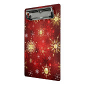 赤い背景にクリスマスゴールデンの雪片 ミニクリップボード (アングル2)