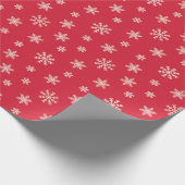 赤い背景に白いクリスマスの雪片 ラッピングペーパー (角)