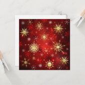 赤い背景に金のクリスマスの雪の結晶 カード (正面/裏面インサイチュ)