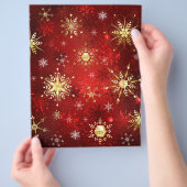 赤い背景に金のクリスマスの雪の結晶 チラシ (手)