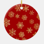 赤い背景に金色の雪が積もっている セラミックオーナメント (裏面)