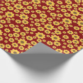 赤い背景に黄色の花のパターン – フローラ ラッピングペーパー (角)