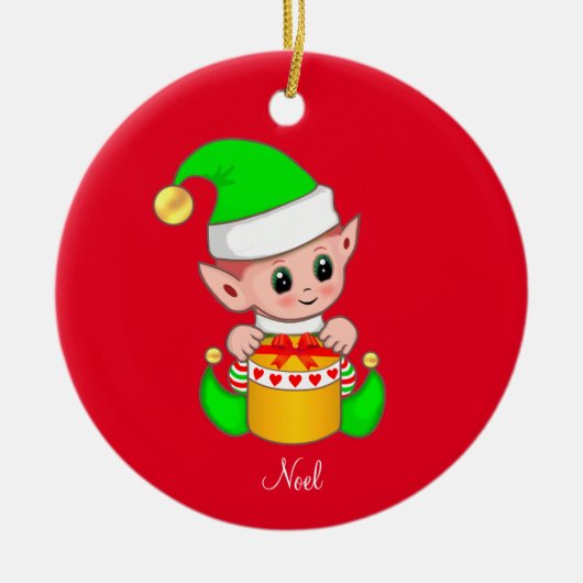 赤い背景のクリスマスエルフ セラミックオーナメント (正面)