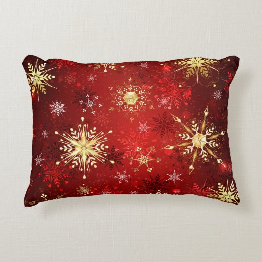 赤い背景のクリスマスゴールデンスノーフレーク アクセントクッション (正面)