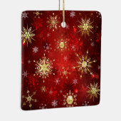 赤い背景のクリスマスゴールデンスノーフレーク セラミックオーナメント (右)