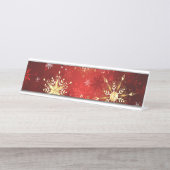 赤い背景のクリスマスゴールデンスノーフレーク デスクネームプレート (正面)