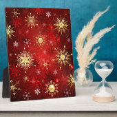 赤い背景のクリスマスゴールデンスノーフレーク フォトプラーク (側面)