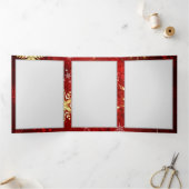 赤い背景のクリスマスゴールデンスノーフレーク 三つ折りカード (内部)