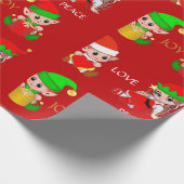 赤い背景の可愛いクリスマスエルフ ラッピングペーパー (角)