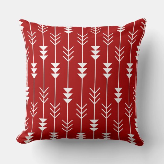 赤い背景の白い線と矢印のパターン クッション (正面)