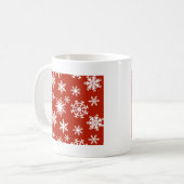 赤い背景の白い雪 コーヒーマグカップ (正面左)