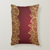 赤い背景の金葉のレース アクセントクッション (正面(垂直))