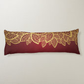 赤い背景の金葉のレース ボディピロー (裏面)