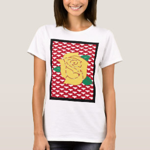 赤い背景の黄色いバラの抽象芸術 Tシャツ