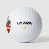 赤い自動車の中で女の子とパグ犬 ゴルフボール (ロゴ)