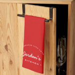 赤い自家製ラブキッカスタムチン付きキッチン キッチンタオル<br><div class="desc">私たちの「赤い自家製と愛のキッチンキッチンタオルカスタム」を紹介。個人の料理に満ちた欠かせない料理しゃれているで、あらゆる努力を高めるために設計された。touchで料理の喜びを受けパーソナライズされた入れる。このキッチンタオルは、あなたの創造性のためのキャンバスになり、あなたのハートの特別な場所を保持する名前でカスタマイズそれを行うことができる。赤い色合いで作鮮やかり上げられて、温かさとエネルギーを醸し出し、あなたの料理の冒険に最適な背景を作り出す。タイポグラフィに対する細心の注意は、洗練されたスタイリッシュトリートメントを保証する。選択されたフォントはコンテンポラリーtouchを追加しエレガントて、あなたの料理創造に注気にぐ同じ情熱を反映す。このタオルは機能的なアクセサリーではなく、キッチンに魅力的な雰囲気をパーソナライズされた与えてくれるアート作品だ。専用のベーカースや料理ファンにとって、このタオルはインスピレーションとモチベーションの楽しい源となる。あなたのキッチンに存在することは、あなたの料理の腕前と、あなたが作るすべての料理に注入する愛の穏やかな思い出である。あなたはクリスマスのクッキーのバッチを泡立てるか、グルメの食事を作るかは、このタオルはあなたの料理の旅に同行する。「愛で手作り」 – これらの言葉は、あなたのキッチンから現れるすべての料理のハートと魂をカプセル化する。彼ら話は情熱と気にあなたの料理の創造に投資に投資し、すべての食事を愛の労働にする。このタオルを使うとき、あなたは単に料理を乾かすだけでなく、あなたは料理の芸術への献身を示す。このタオルは心のこもった贈り物にもなる。あなたの人生の甘いパン屋さんを驚かせ、彼らの情熱に共鳴する感謝の印を持つ。特別な機会であれ、単に料理の喜びであれ祝ら、このキッチンタオルはボリュームのジェスチャーである。私たちの「愛と赤い自家製キッチンタオル」で料理の芸術性と個人カスタム表現の本質を捉える。 スタイルでキッチンを飾り、料理の努力をインスパイアし、作り出す全ての料理が本当に愛で作られているということを思い出させる。</div>