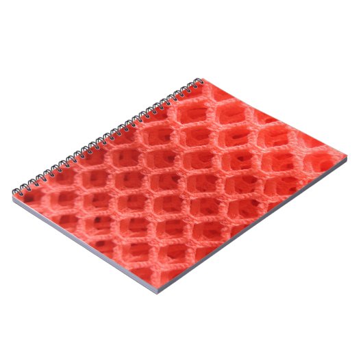 赤い色のかぎ編み布の外観 ノートブック (左側)