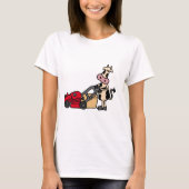 赤い芝刈機の漫画を押しているおもしろいな牛 Tシャツ (正面)