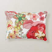 赤い花が付いているパターン アクセントクッション (裏面)