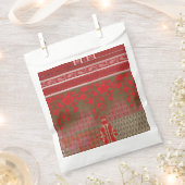 赤い花とつる植物の十字縫い模様 フェイバーバッグ (クリップ留めされた状態)